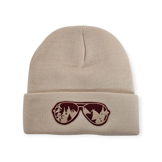  Mütze mit Bergmotiv in der Brille